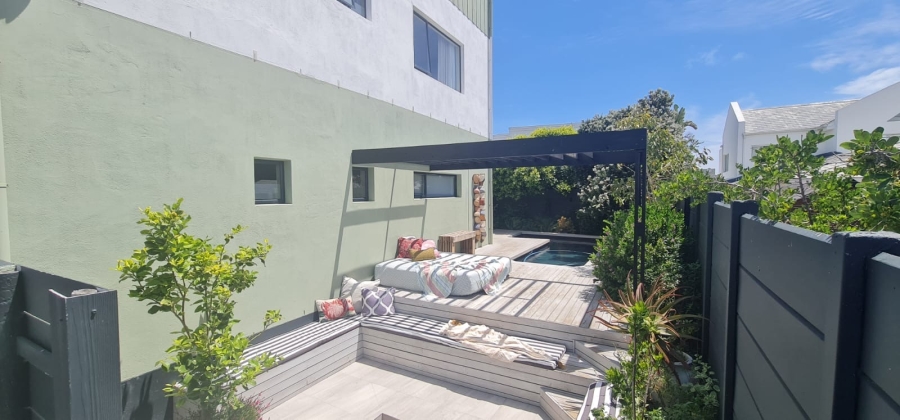 10 Bedroom Property for Sale in Bloubergstrand Western Cape